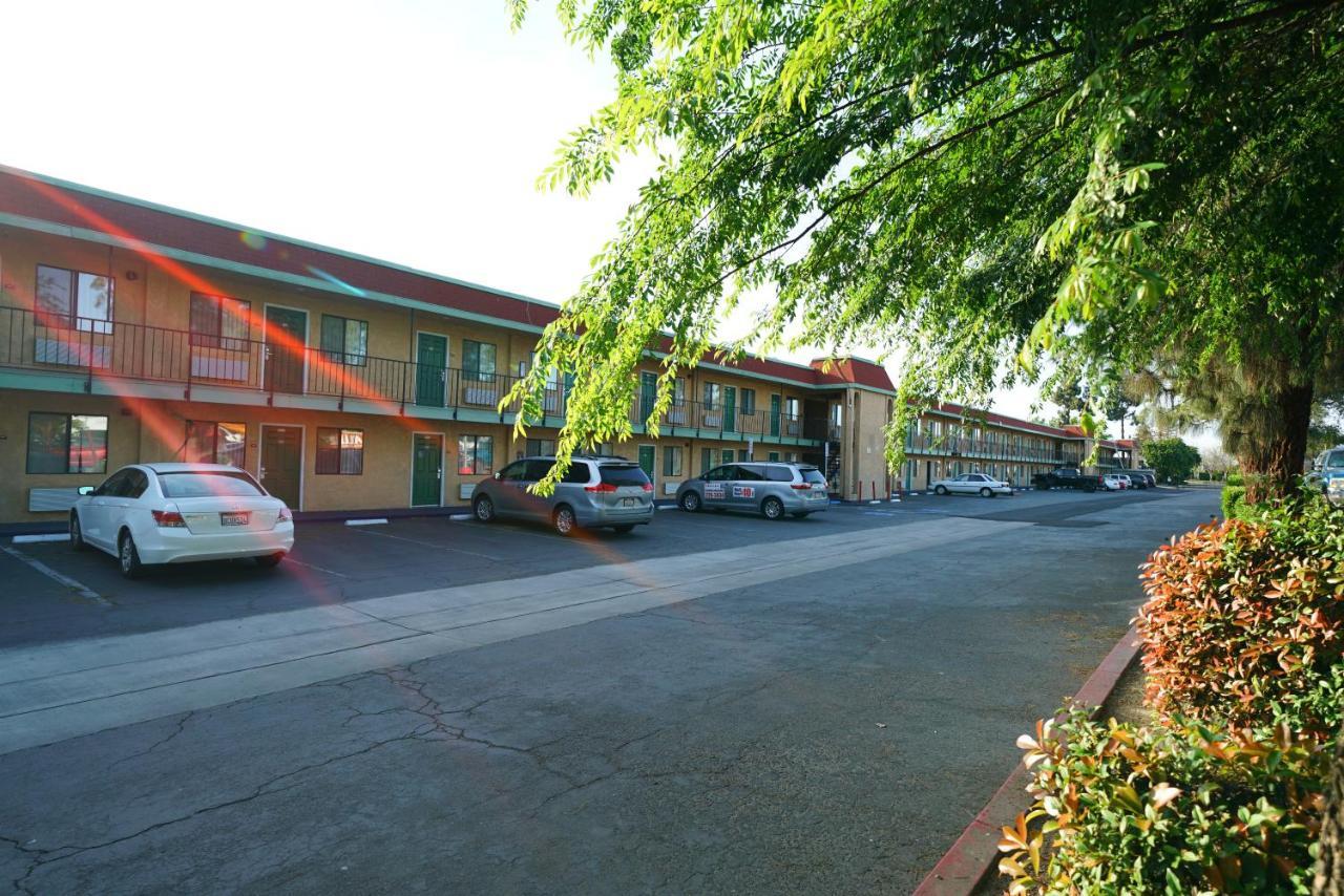 Ambassador Inn Fresno Zewnętrze zdjęcie